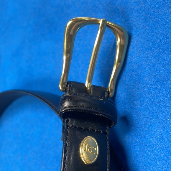 Liz Claiborne black leather belt with brass buckle - Picture 2 of 6